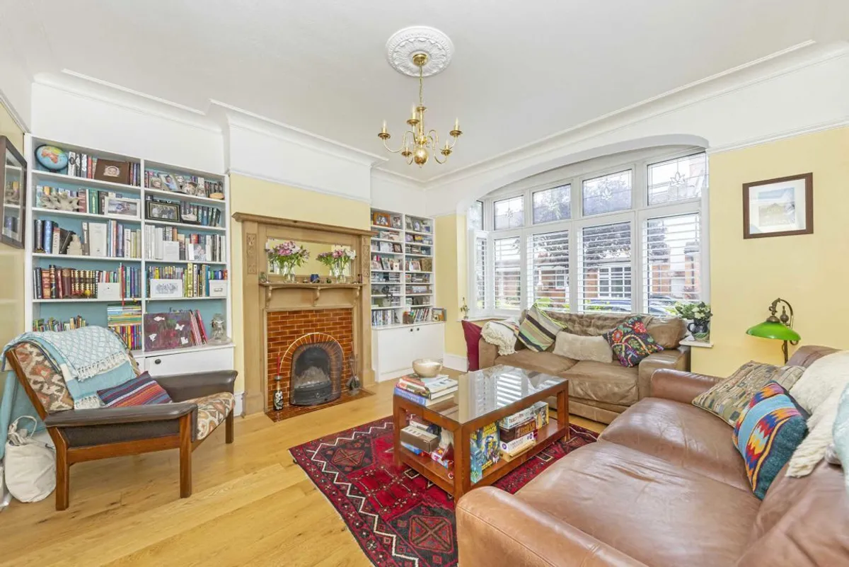House Glencairn Road in Greater London