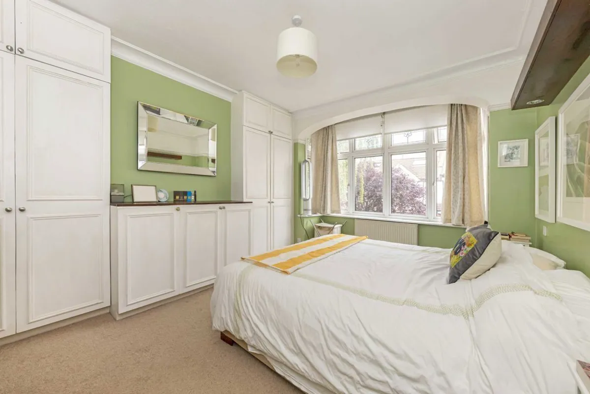 House Glencairn Road in Greater London
