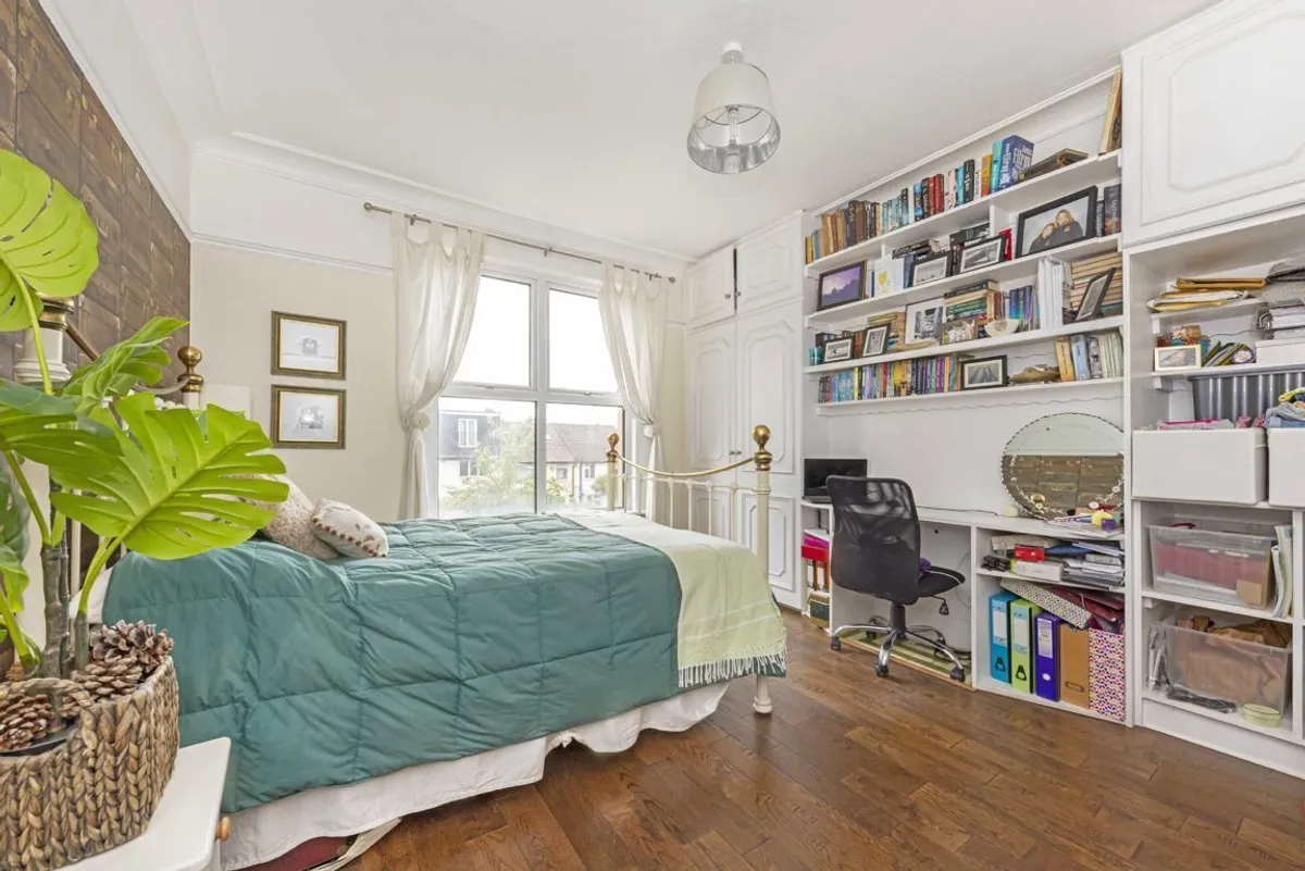 House Glencairn Road in Greater London