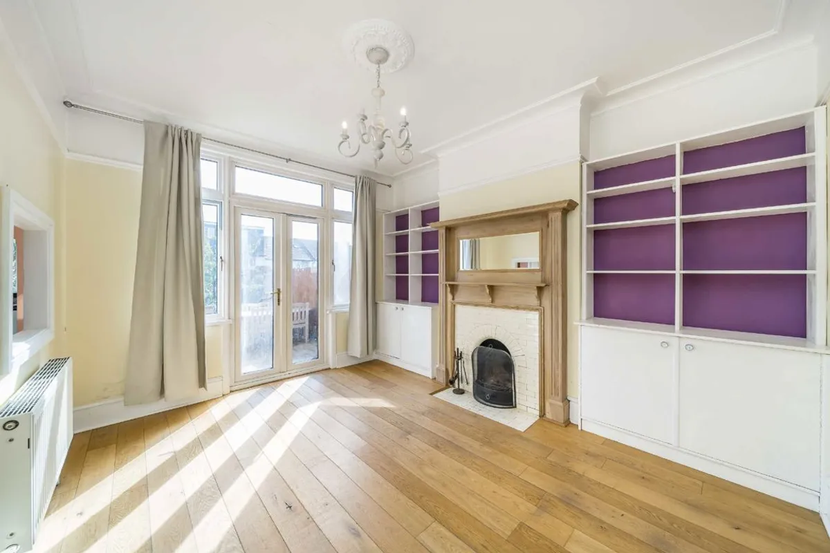 House Glencairn Road in Greater London