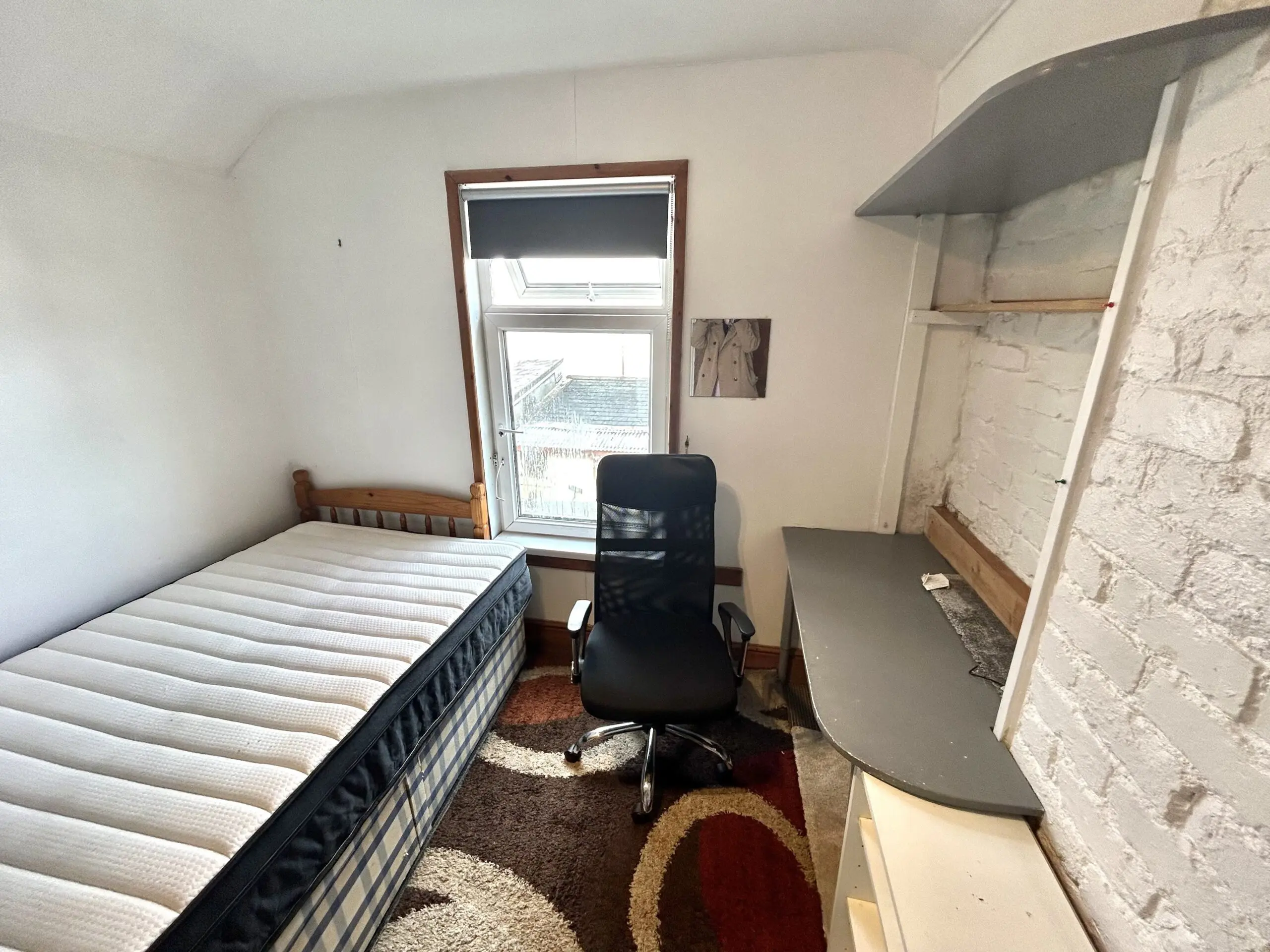 Flat Lawn Terrace in Pontypridd