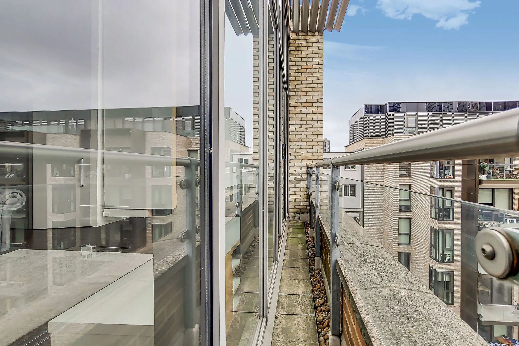 Flat Dingley Road in Greater London