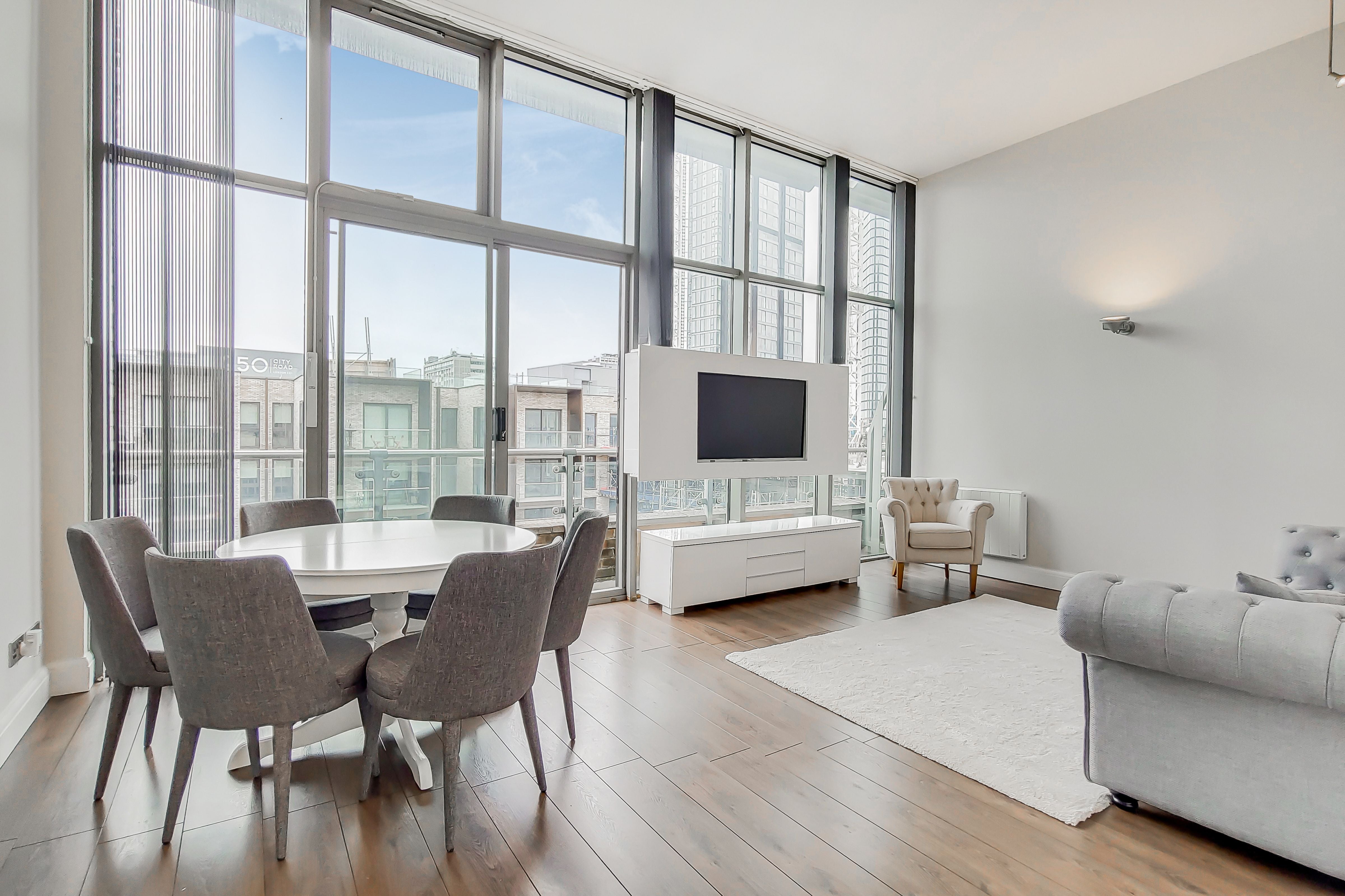 Flat Dingley Road in Greater London