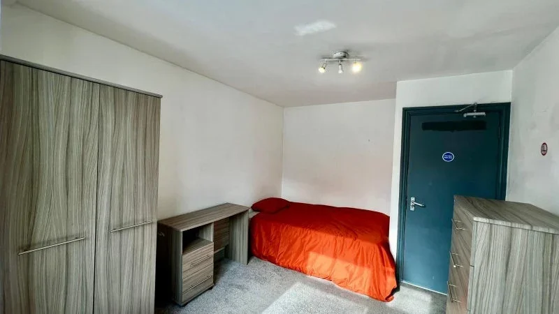 Room Komla Close in Bradford