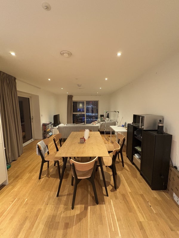 Room Mirabelle Gardens in Greater London