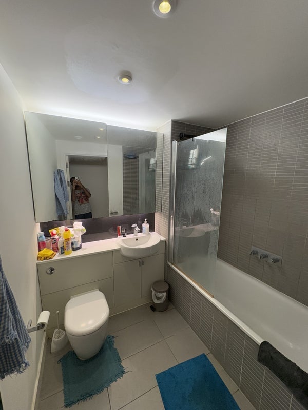 Room Mirabelle Gardens in Greater London