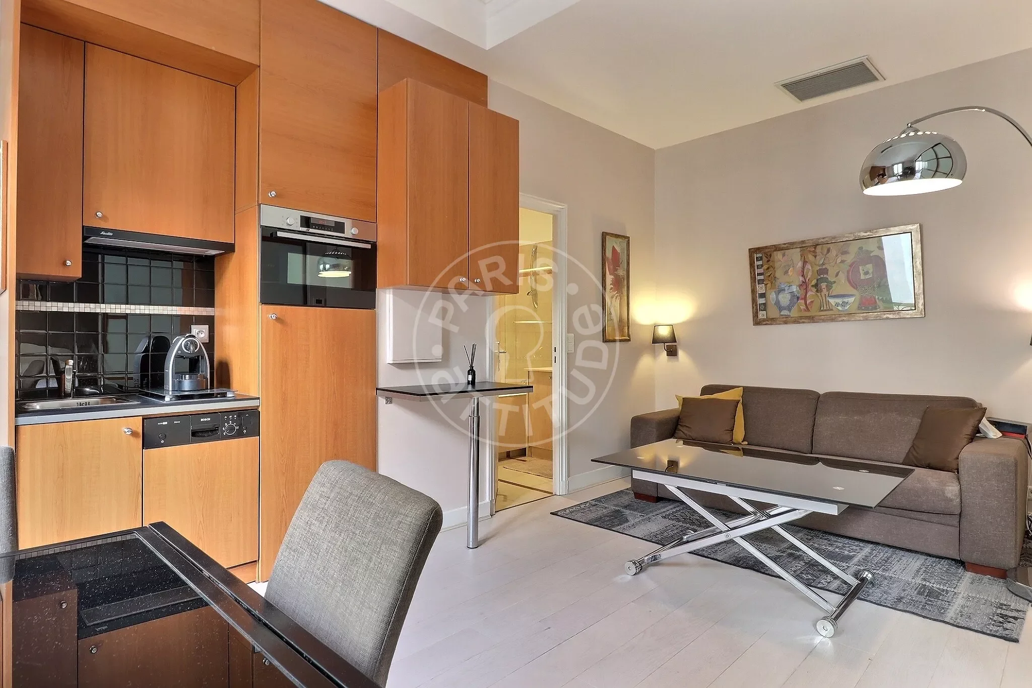 Flat Rue de Berri in Paris