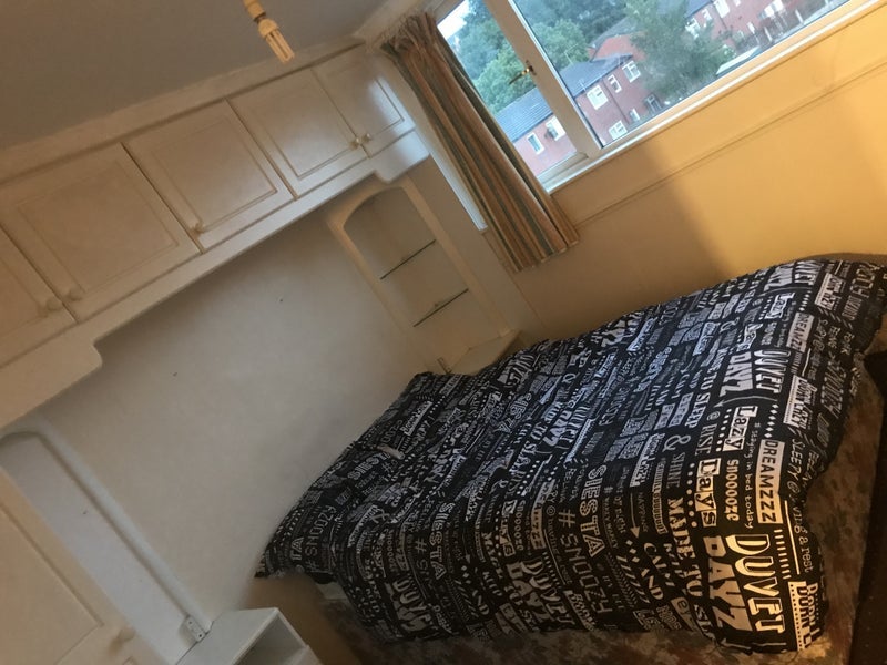 Room Hyde Park Road in Leeds