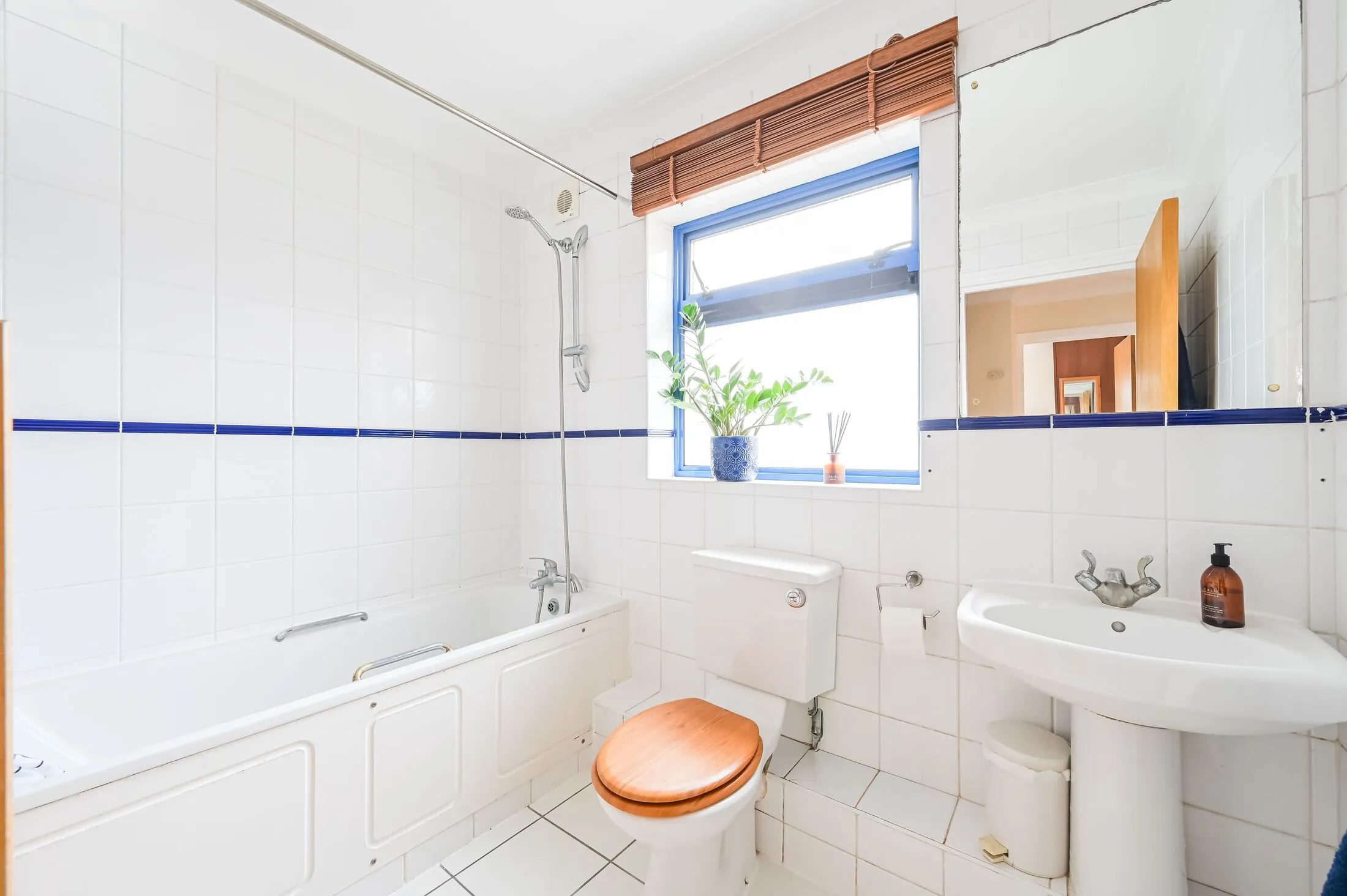 Flat Casson Street in Greater London