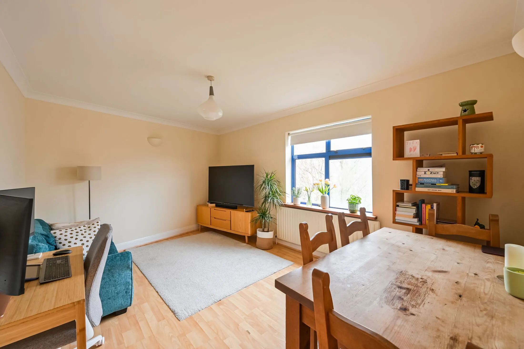 Flat Casson Street in Greater London