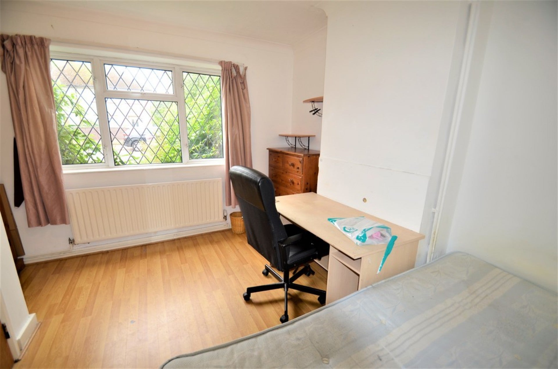 Flat Larchwood Drive in Borough of Runnymede