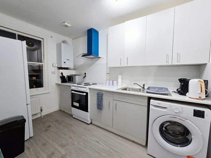 Flat Oxford Gardens in Greater London