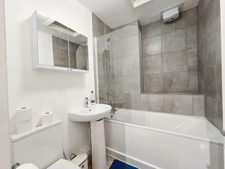 Flat Oxford Gardens in Greater London