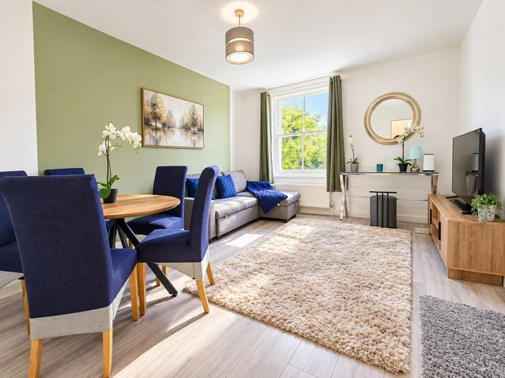 Flat Oxford Gardens in Greater London