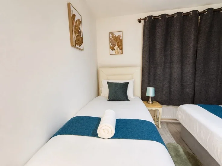 Flat Oxford Gardens in Greater London
