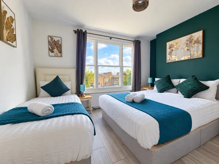 Flat Oxford Gardens in Greater London