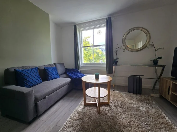 Flat Oxford Gardens in Greater London