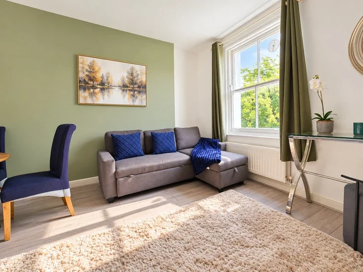 Flat Oxford Gardens in Greater London