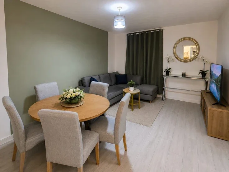 Flat Oxford Gardens in Greater London