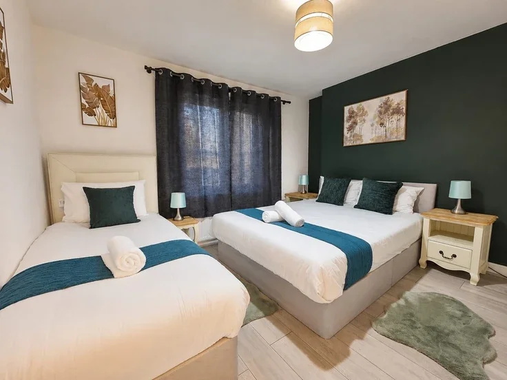 Flat Oxford Gardens in Greater London
