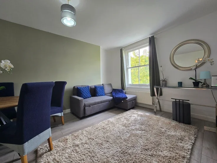 Flat Oxford Gardens in Greater London