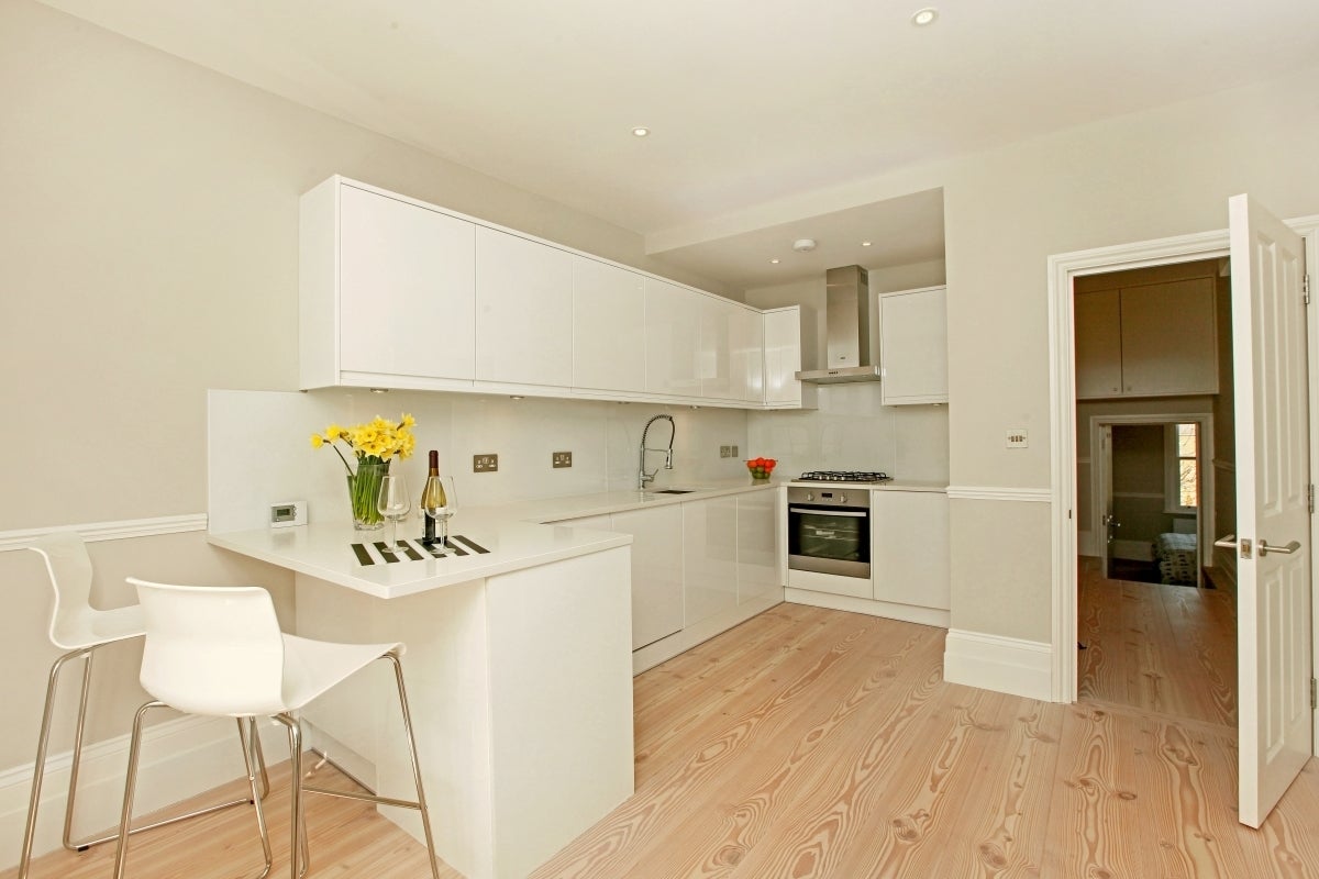 Flat Trinity Road in Greater London