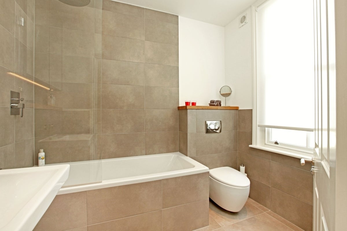 Flat Trinity Road in Greater London