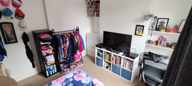 Flat Rowhill Road in Greater London