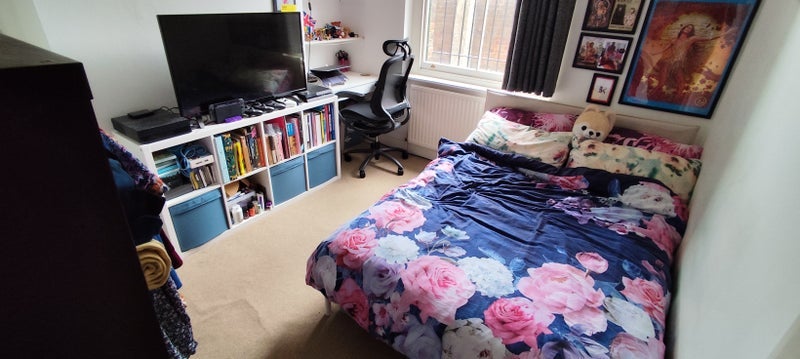 Flat Rowhill Road in Greater London