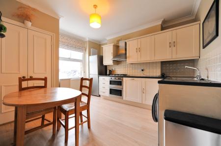 Flat Mallinson Road in Greater London