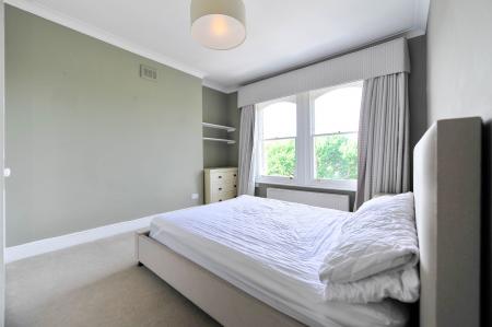 Flat Mallinson Road in Greater London