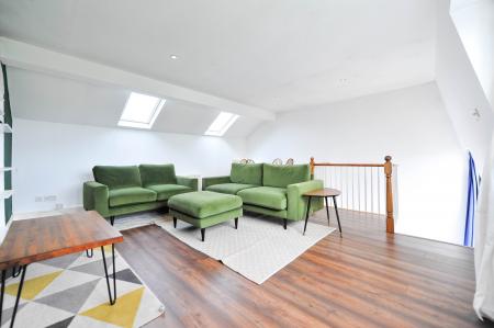 Flat Mallinson Road in Greater London