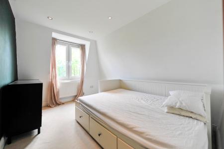 Flat Mallinson Road in Greater London