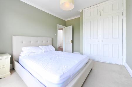 Flat Mallinson Road in Greater London