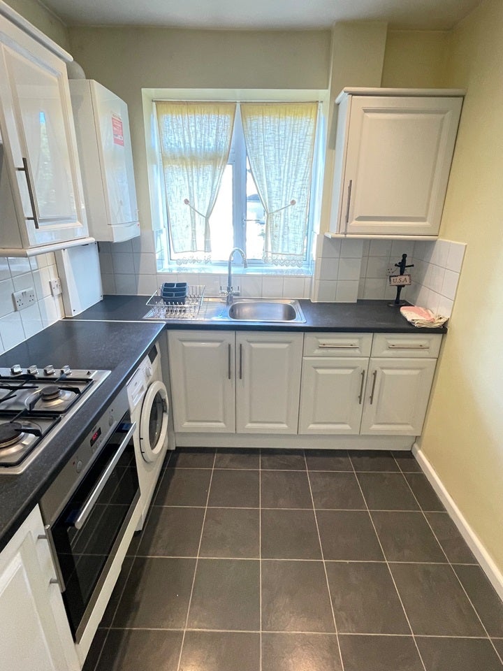 Flat Pekin Street in Greater London