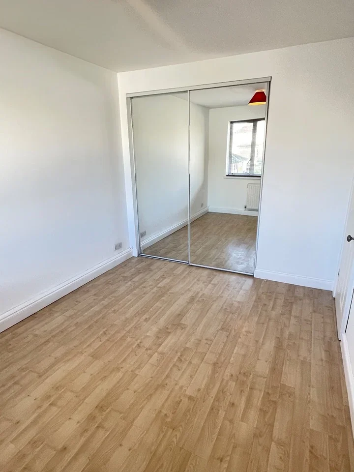 Flat Pekin Street in Greater London