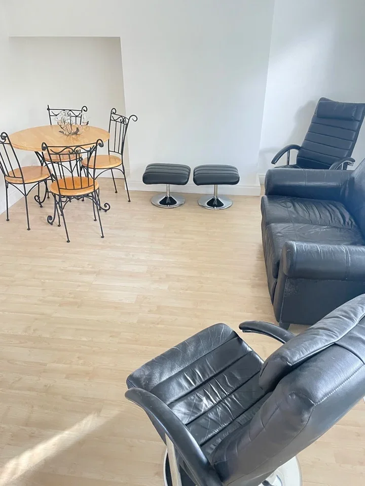 Flat Pekin Street in Greater London