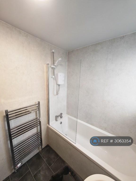 Flat Croftfoot Road in Glasgow