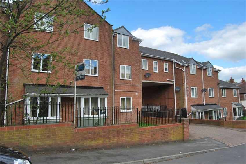 Flat Harrogate Road in Leeds