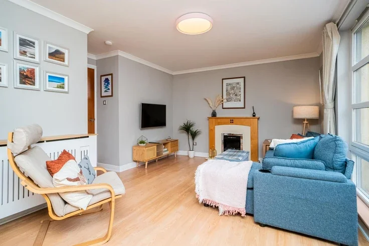 Flat Calton Road in City of Edinburgh