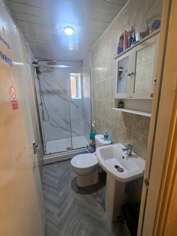 Room Belgrave Road in Chadderton