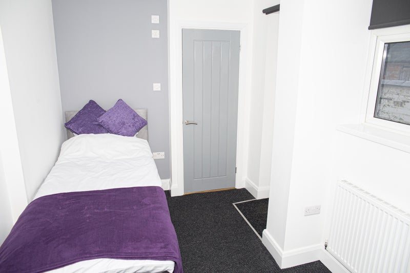Room Church Avenue in Leicester