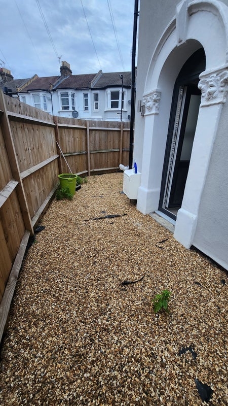 Room Lindley Road in Greater London