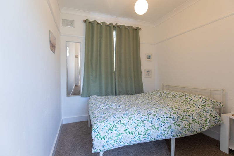 Room Arnewood Road in Bournemouth