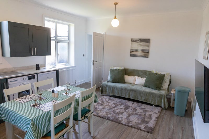 Room Arnewood Road in Bournemouth