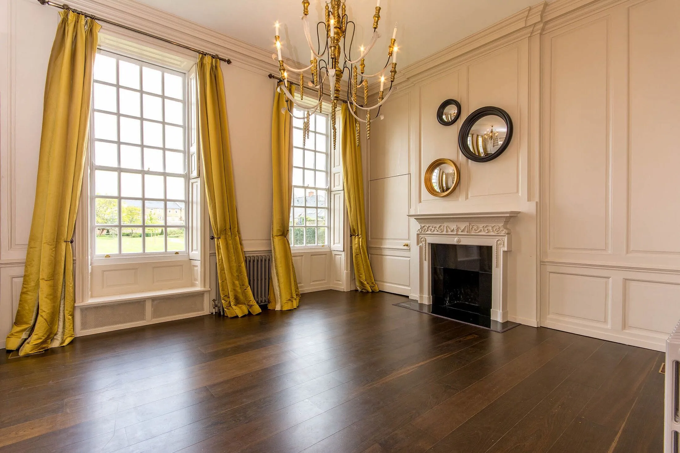 Flat Gillis Square in Greater London