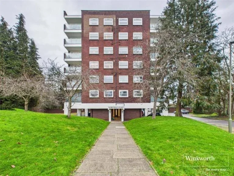 Flat Fairview Court in Greater London