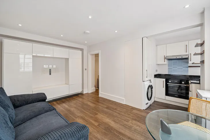 Flat Sloane Avenue in Greater London