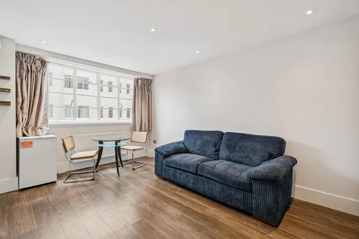 Flat Sloane Avenue in Greater London