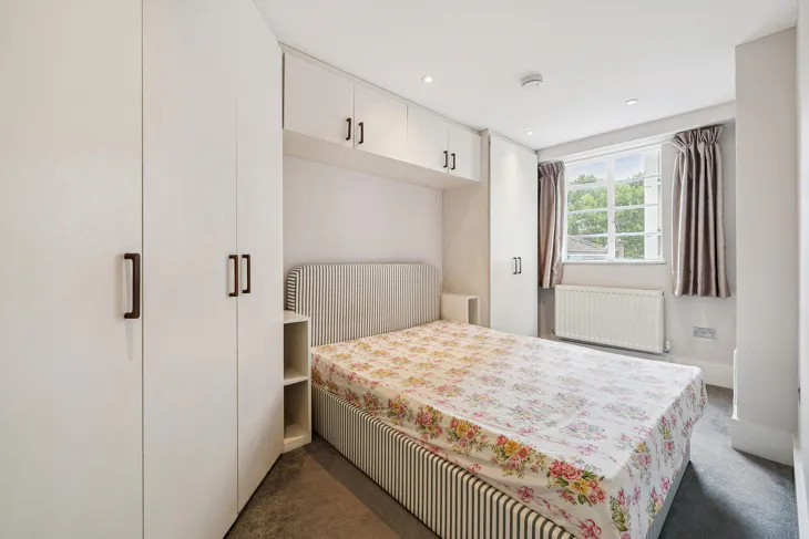 Flat Sloane Avenue in Greater London